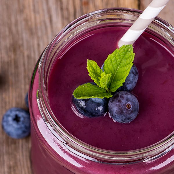 Smoothie med blåbär och granatäpple